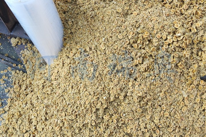 廣西桂林羅漢果渣脫水機設備順利完成出廠試機亟待發(fā)貨